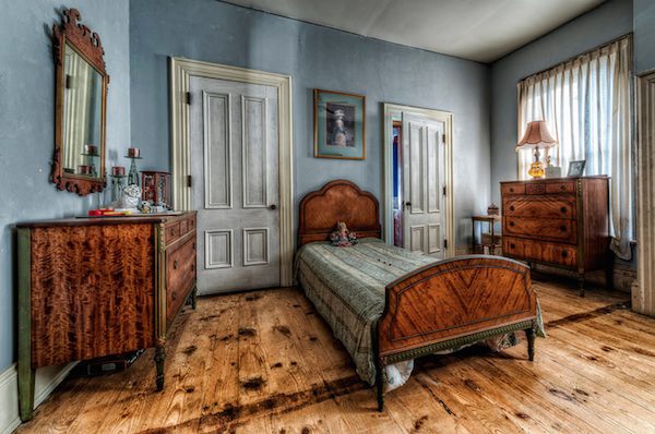 victorian-haunted-house-10