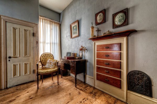 victorian-haunted-house-11
