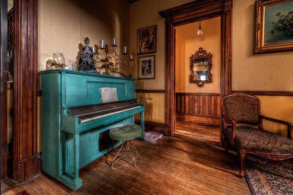 victorian-haunted-house-18