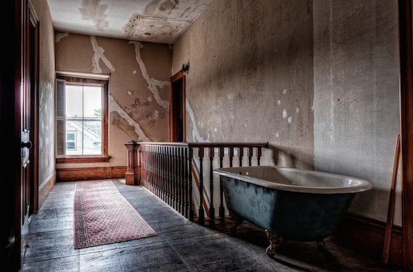 victorian-haunted-house-4