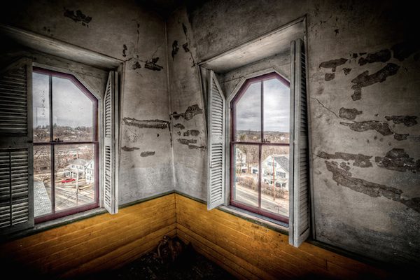 victorian-haunted-house-6