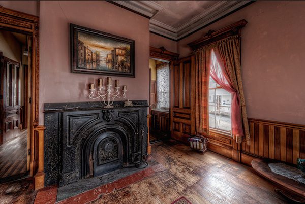 victorian-haunted-house-9