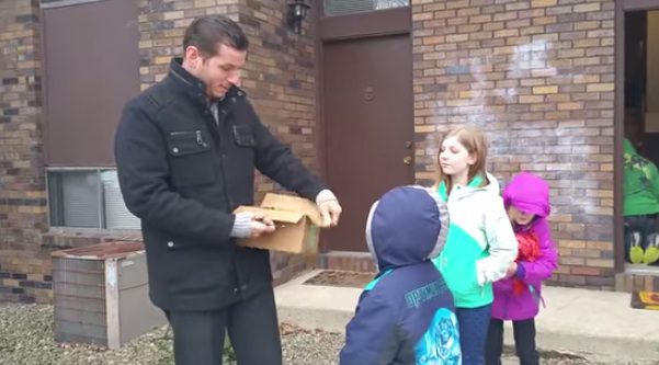 Color Blind Father Cries When He Sees The Color Of His Children's Eyes ...