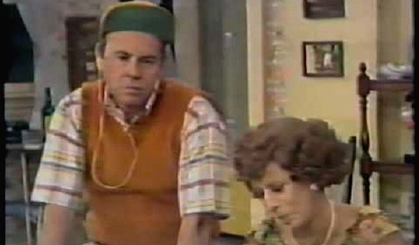 Carol Burnett Show's Famous Blooper Reel Has Audience And Cast Buckled ...