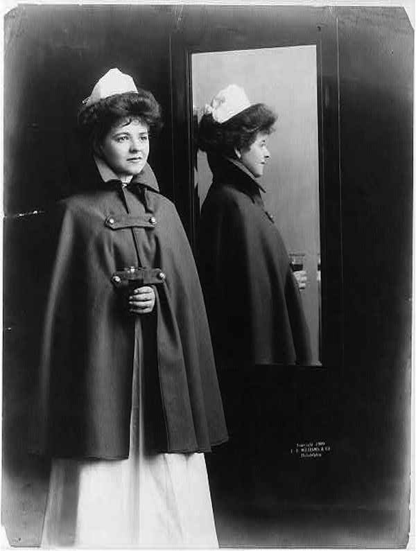 Nurses' Uniforms in the 1800s to 1900s